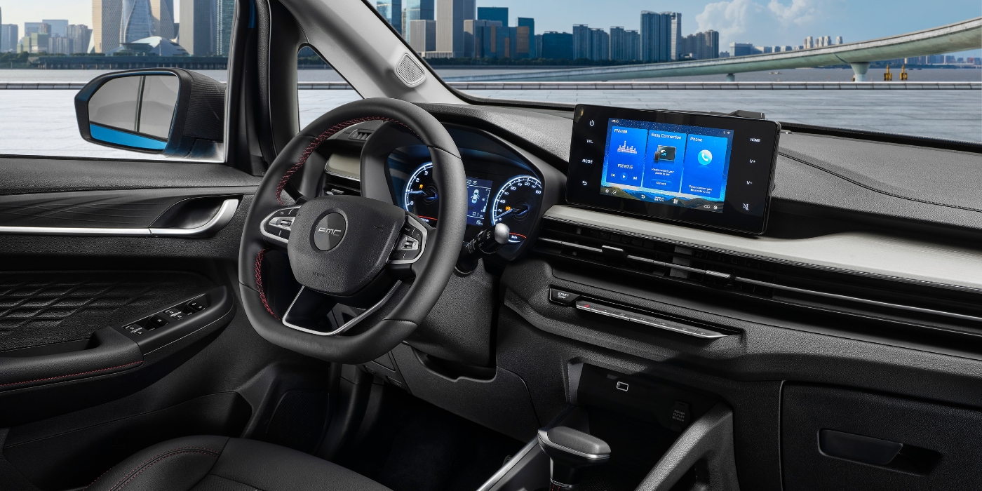 Interno cruscotto quattro concessionario Cuneo EMC 4 Smart city suv