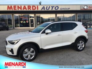 <div class="carmark">Volvo XC40</div><div class="motor">B3 automatico Essential</div>